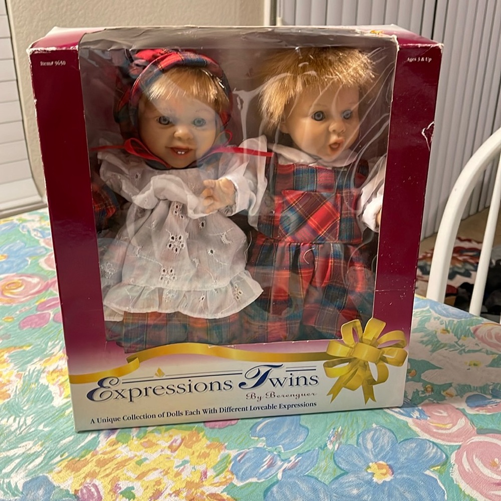 Expressions Twins